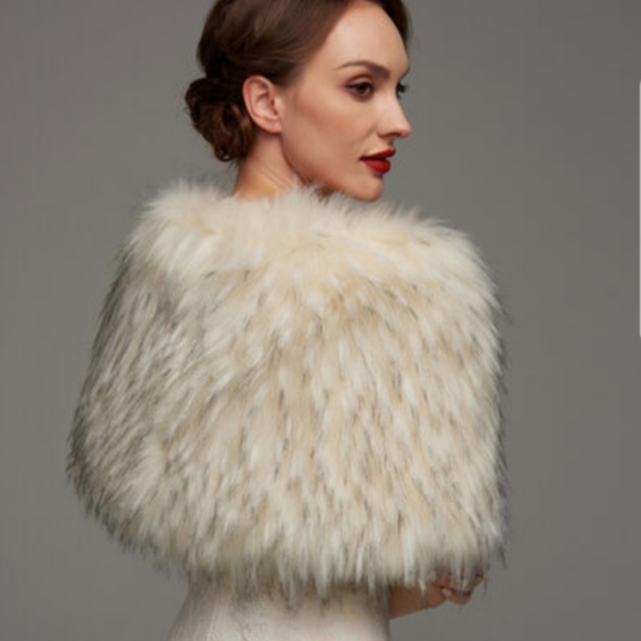 JJs House Accessories - NWOT JJ's House Faux Fur Shawl